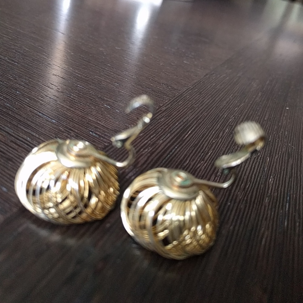 VTG SAC size adjustble gold/AB crystal earrings - Picture 7 of 7